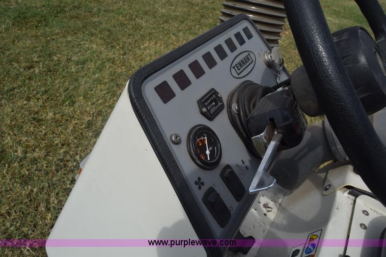 image for item J8131 Tennant ATLV 4300 sweeper