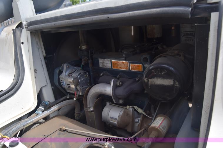 image for item J8131 Tennant ATLV 4300 sweeper