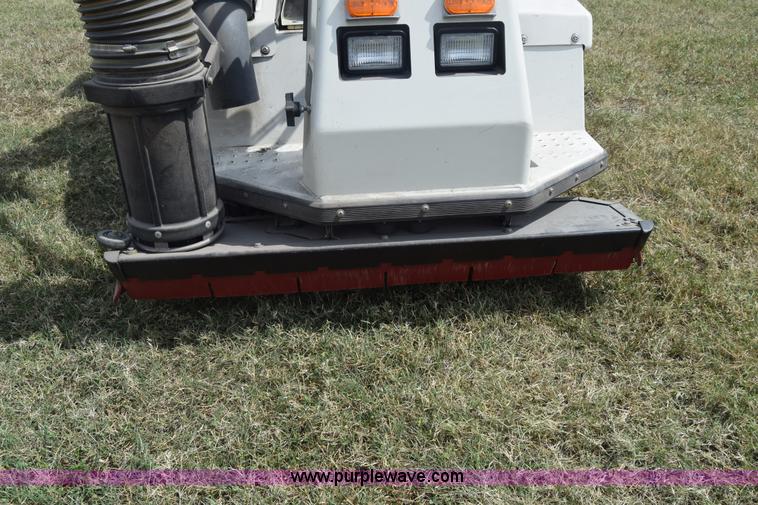 image for item J8131 Tennant ATLV 4300 sweeper