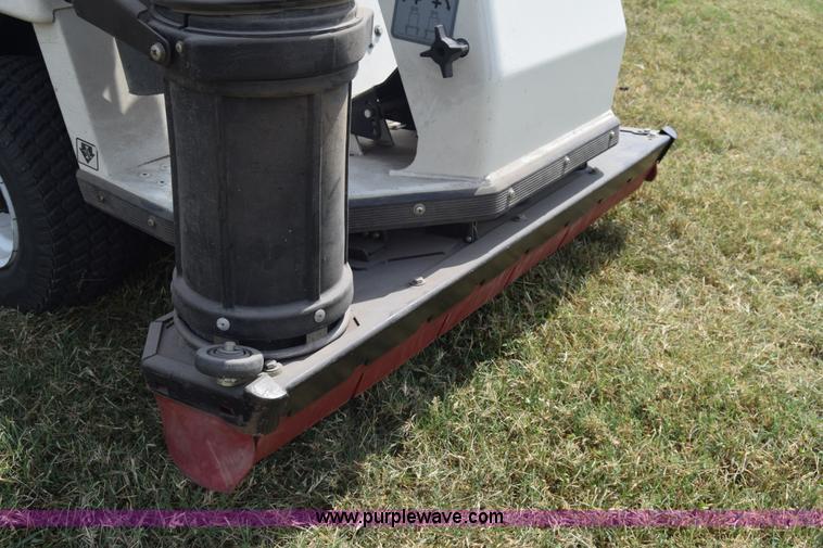 image for item J8131 Tennant ATLV 4300 sweeper