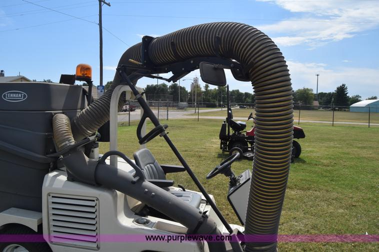 image for item J8131 Tennant ATLV 4300 sweeper