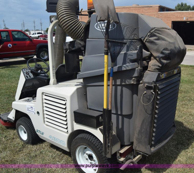 image for item J8131 Tennant ATLV 4300 sweeper