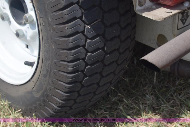 image for item J8131 Tennant ATLV 4300 sweeper