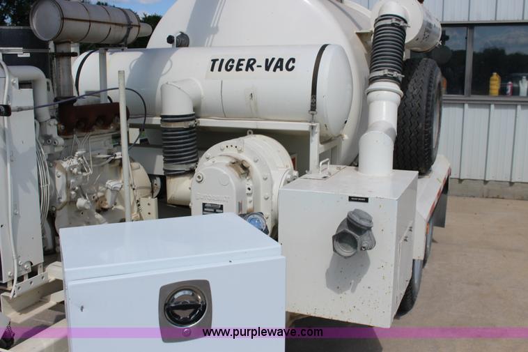 image for item K1166 2000 Tiger TGV1000 vacuum trailer
