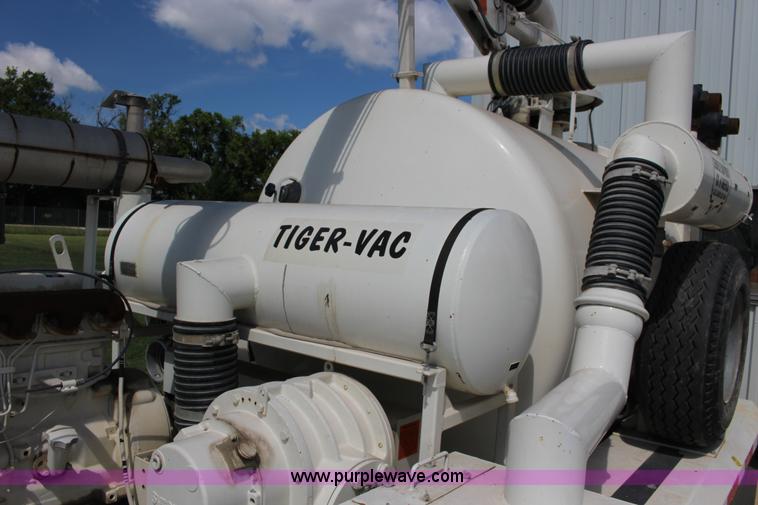 image for item K1166 2000 Tiger TGV1000 vacuum trailer