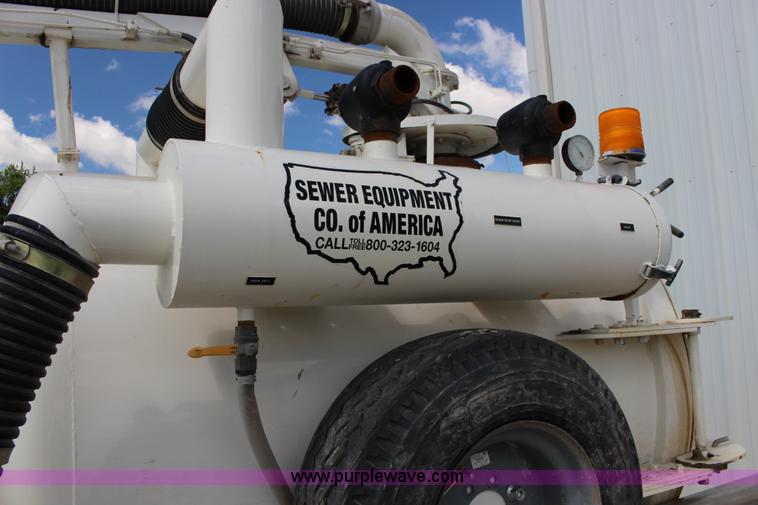 image for item K1166 2000 Tiger TGV1000 vacuum trailer