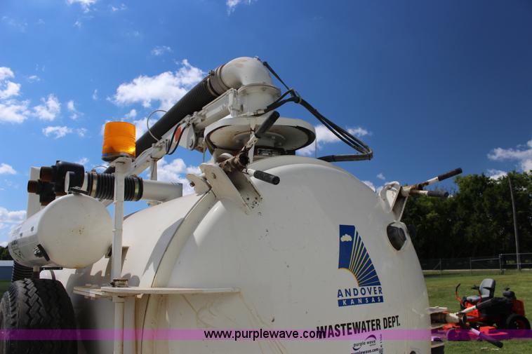 image for item K1166 2000 Tiger TGV1000 vacuum trailer