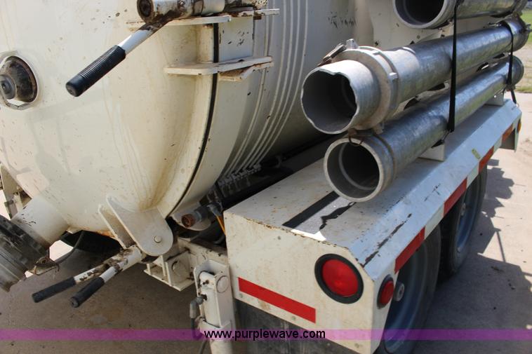 image for item K1166 2000 Tiger TGV1000 vacuum trailer