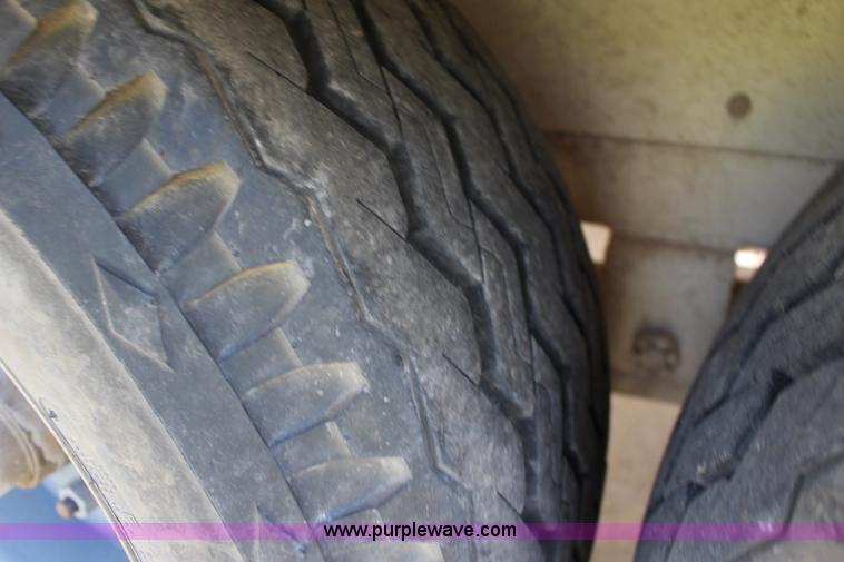 image for item K1166 2000 Tiger TGV1000 vacuum trailer