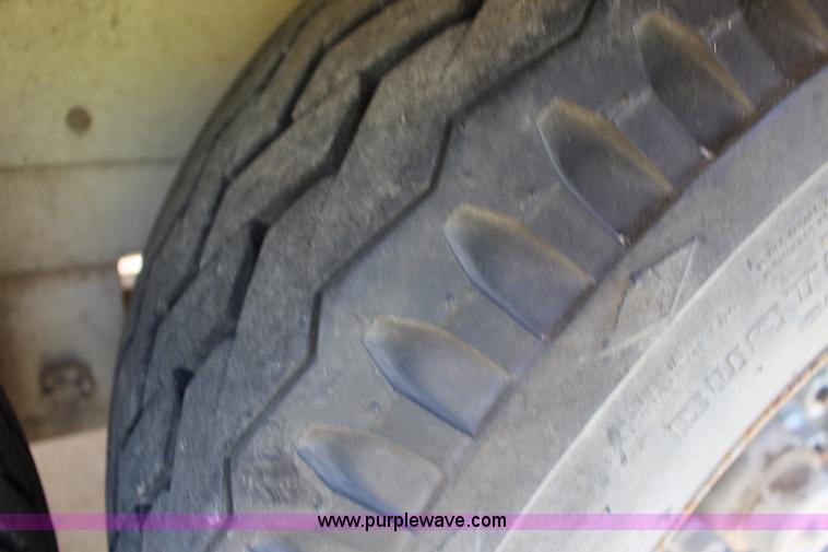 image for item K1166 2000 Tiger TGV1000 vacuum trailer