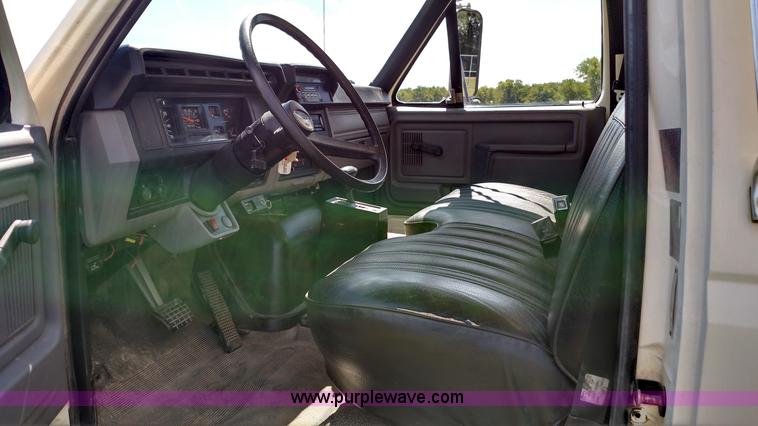 image for item K1168 1995 Ford F800 sewer rodder truck