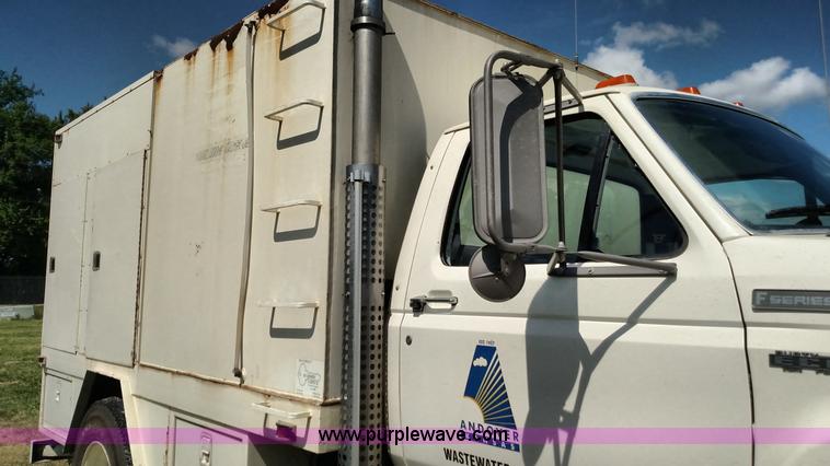 image for item K1168 1995 Ford F800 sewer rodder truck