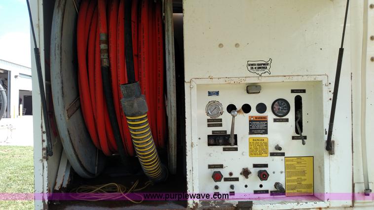 image for item K1168 1995 Ford F800 sewer rodder truck