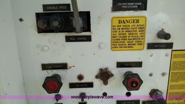 image for item K1168 1995 Ford F800 sewer rodder truck