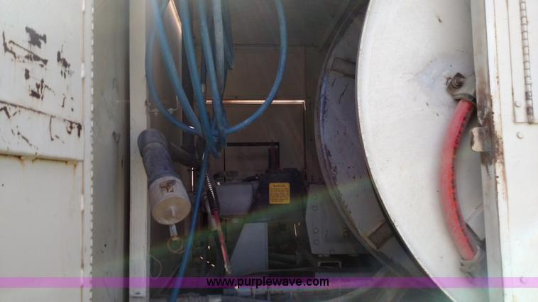 image for item K1168 1995 Ford F800 sewer rodder truck