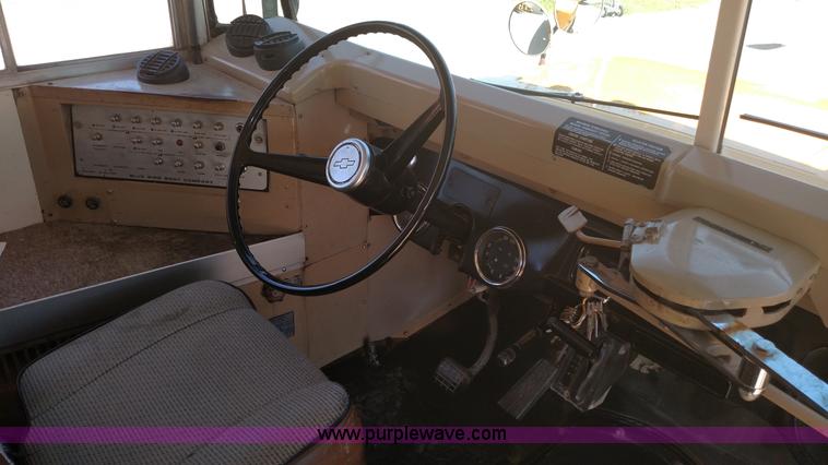 image for item K1169 1991 Chevrolet B6P042 school bus