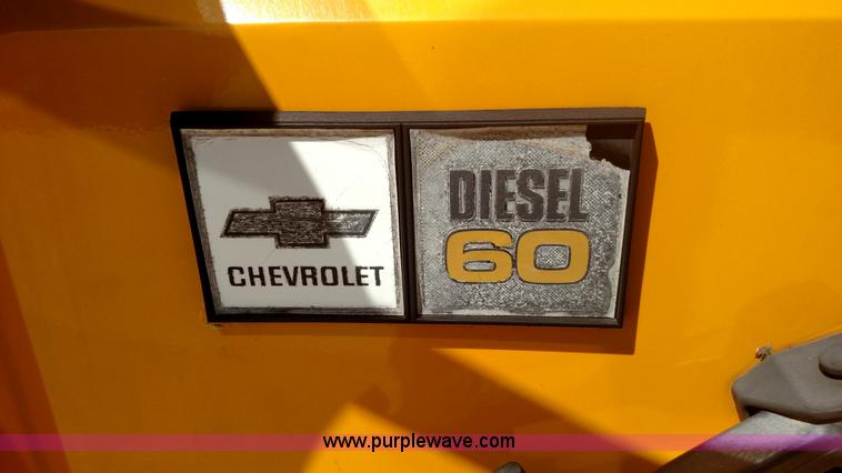 image for item K1169 1991 Chevrolet B6P042 school bus