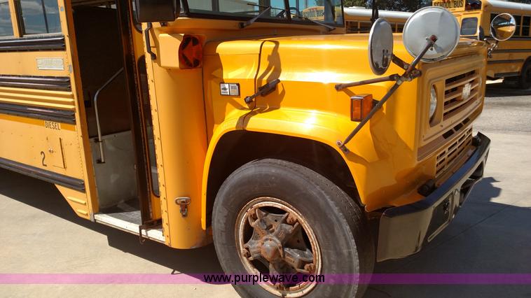 image for item K1169 1991 Chevrolet B6P042 school bus