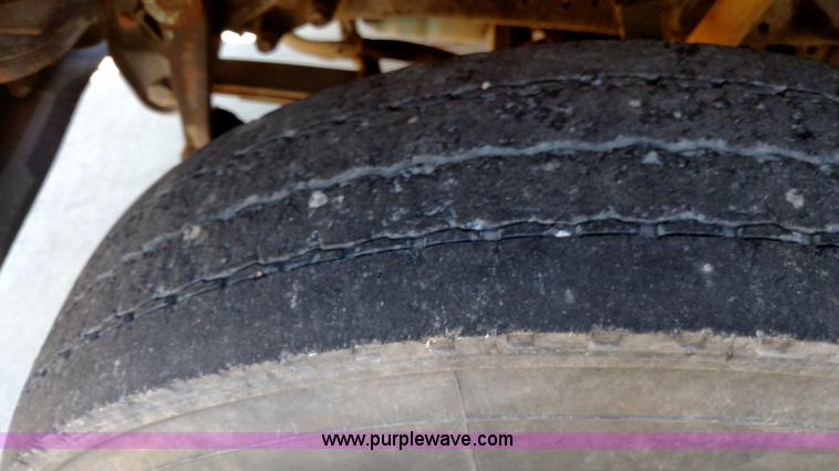 image for item K1169 1991 Chevrolet B6P042 school bus