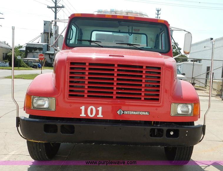 image for item K1607 2001 International 4700 water truck