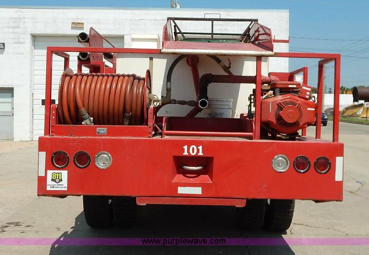 image for item K1607 2001 International 4700 water truck