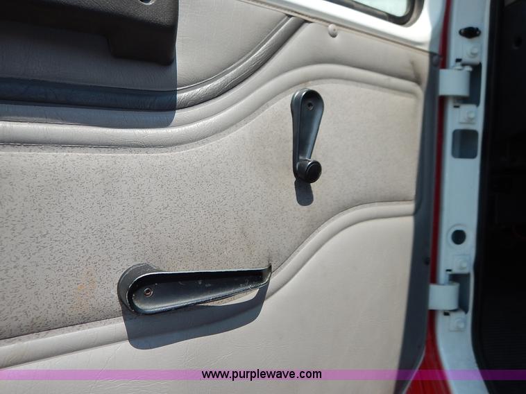 image for item K1607 2001 International 4700 water truck