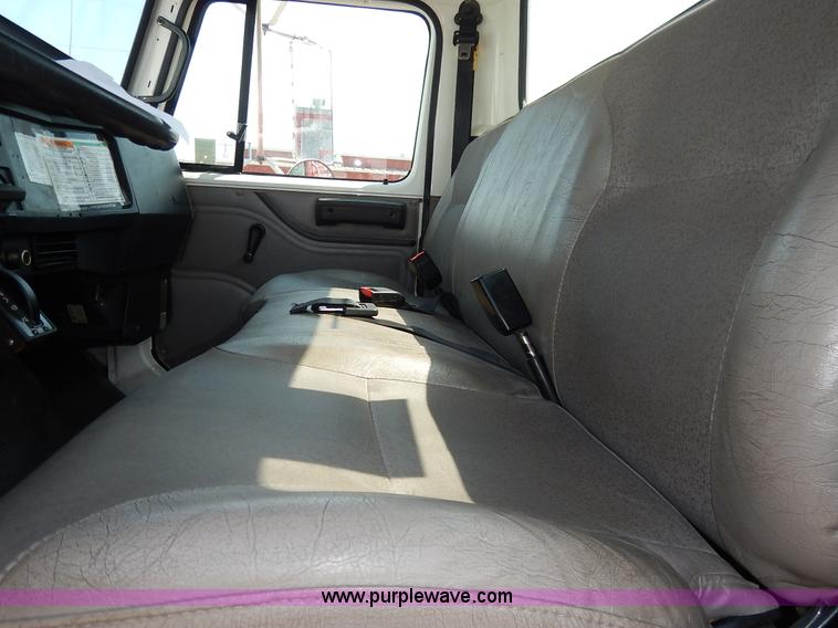 image for item K1607 2001 International 4700 water truck