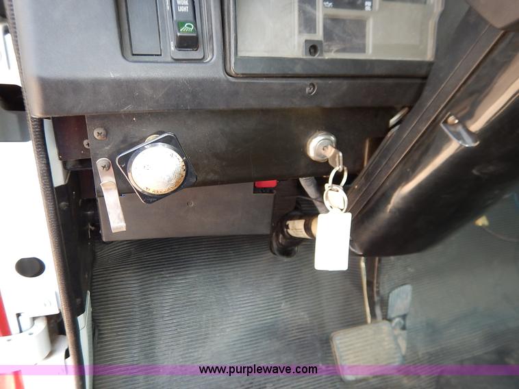 image for item K1607 2001 International 4700 water truck