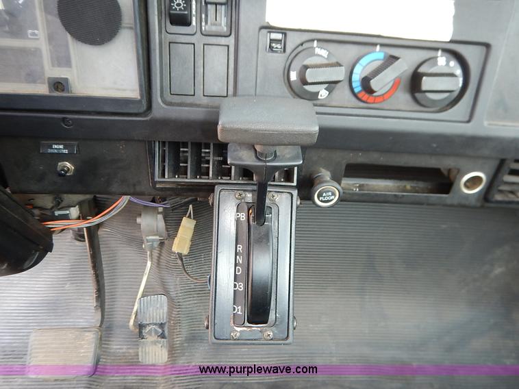 image for item K1607 2001 International 4700 water truck