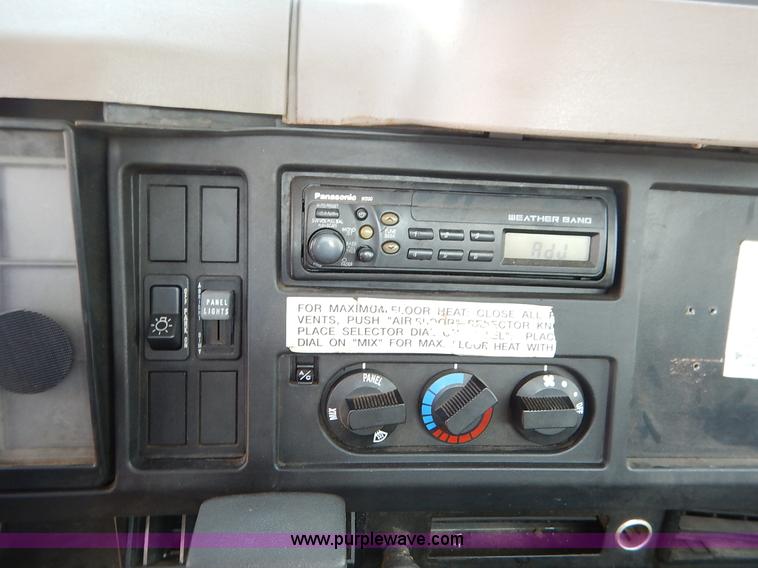 image for item K1607 2001 International 4700 water truck