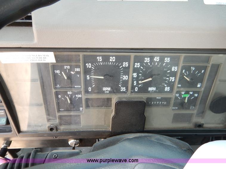 image for item K1607 2001 International 4700 water truck