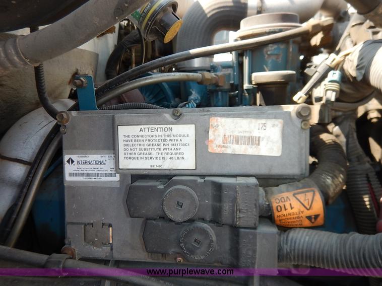 image for item K1607 2001 International 4700 water truck