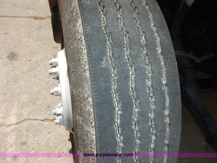 image for item K1607 2001 International 4700 water truck