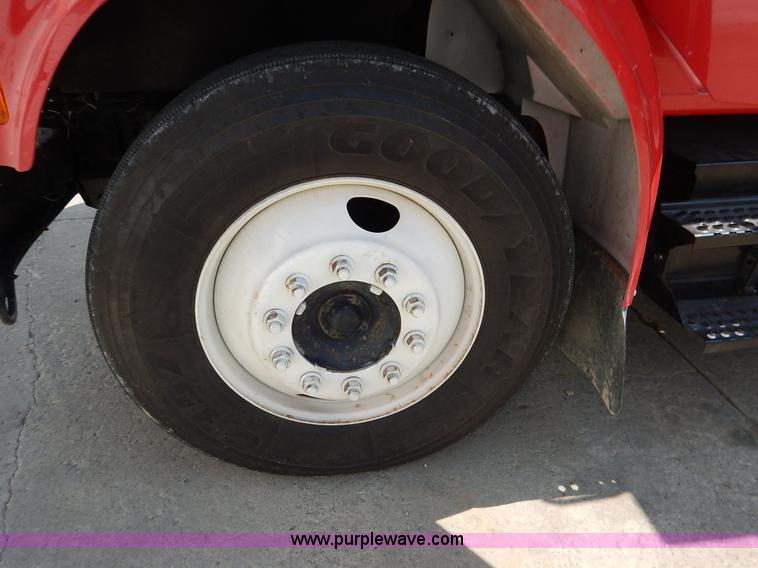 image for item K1607 2001 International 4700 water truck