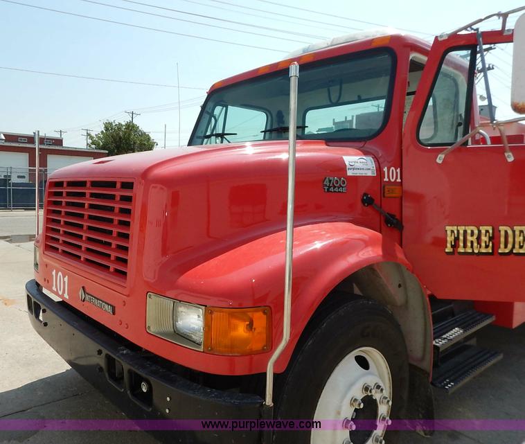 image for item K1607 2001 International 4700 water truck