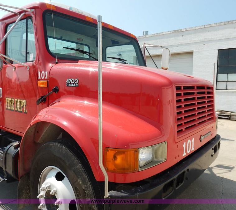 image for item K1607 2001 International 4700 water truck