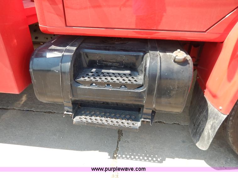 image for item K1607 2001 International 4700 water truck