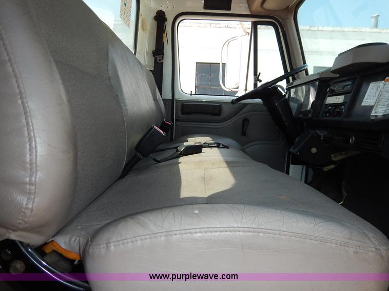 image for item K1607 2001 International 4700 water truck