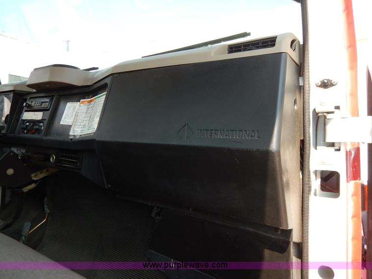 image for item K1607 2001 International 4700 water truck