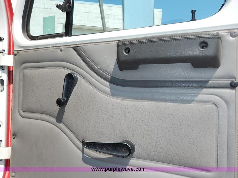 image for item K1607 2001 International 4700 water truck