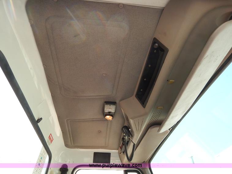 image for item K1607 2001 International 4700 water truck