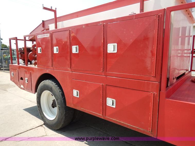 image for item K1607 2001 International 4700 water truck