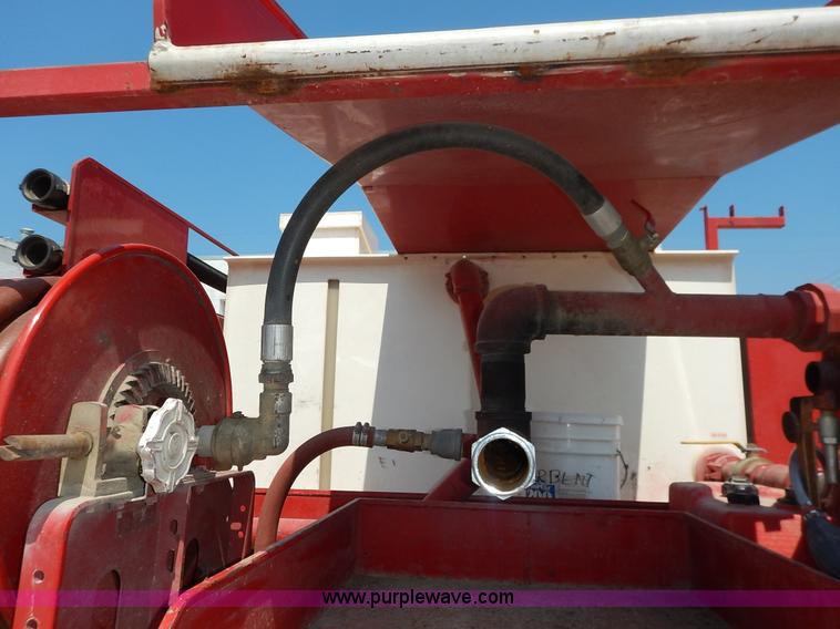 image for item K1607 2001 International 4700 water truck