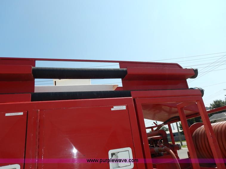 image for item K1607 2001 International 4700 water truck