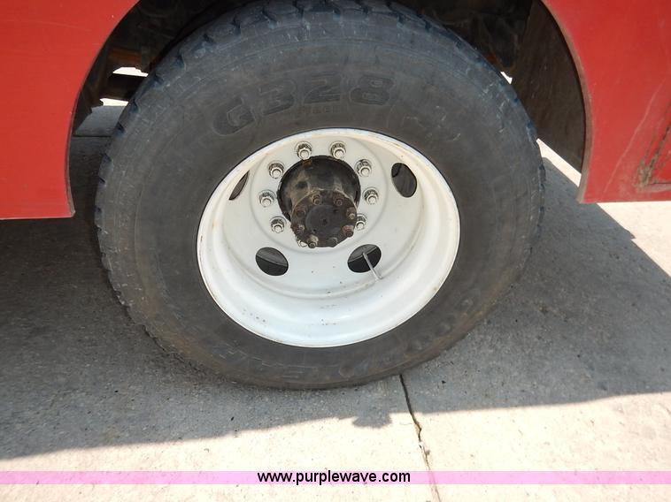 image for item K1607 2001 International 4700 water truck