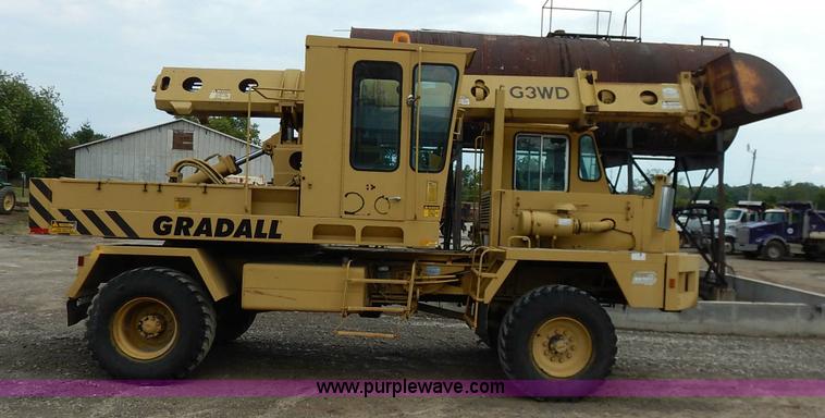 image for item K1627 1985 Gradall G3WD rubber tire excavator