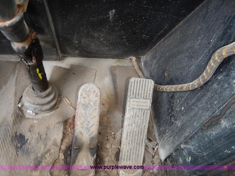 image for item K1627 1985 Gradall G3WD rubber tire excavator