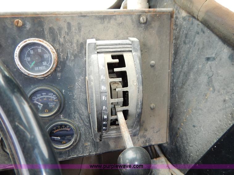 image for item K1627 1985 Gradall G3WD rubber tire excavator