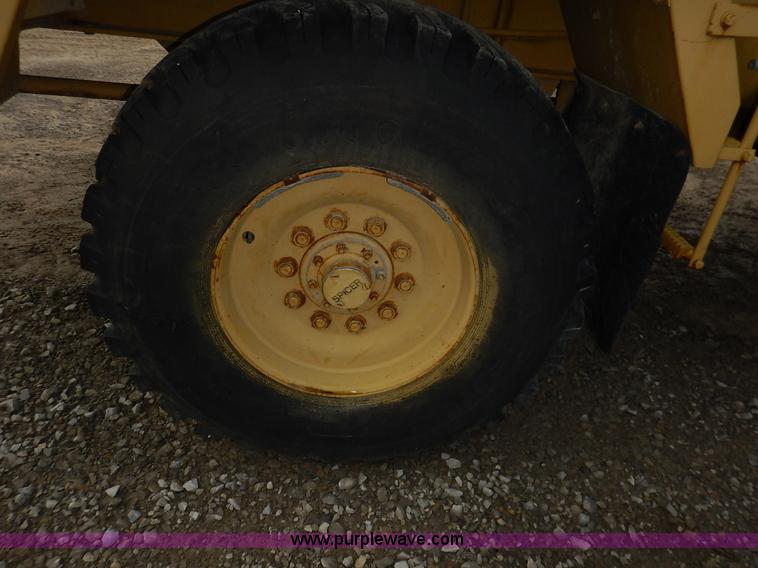 image for item K1627 1985 Gradall G3WD rubber tire excavator