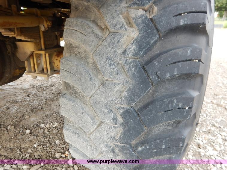 image for item K1627 1985 Gradall G3WD rubber tire excavator